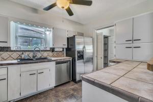 Pool Mins to Downtown & Alamo - Huisache Retreat