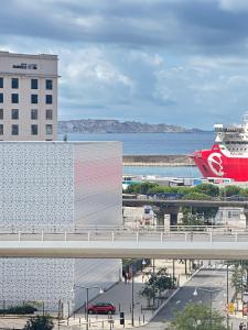 Spacious & bright apartment Joliette district