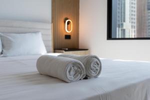 The Luxe Marina Experience - Stylish 2BR with Sweeping Balcony Views for Total Relaxation