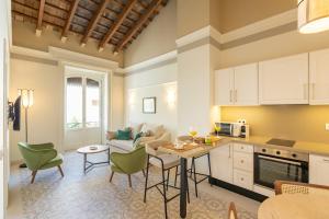 Aladro Apartamentos by Valcambre