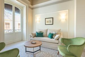 Aladro Apartamentos by Valcambre