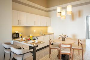 Aladro Apartamentos by Valcambre