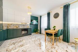 Gicek Apartament 19A bezpłatny PARKING Faktura VAT 4 osobowy ARENA K-S SSE