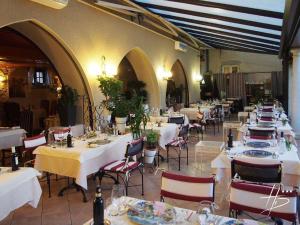 Hotels Logis Hostellerie des Ducs : photos des chambres