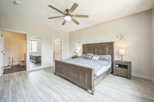 Grass Lake 8BR Retreat w Games & Fire Pit