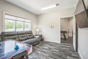 Grass Lake 8BR Retreat w Games & Fire Pit