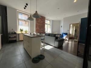 Traugutta 24 Przytulny Apartament z Biurkiem i Sypialnią by Noclegi Renters