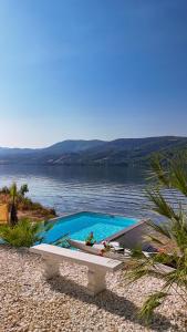 Vila Riviera 990 Ambasador