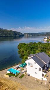 Vila Riviera 990 Ambasador