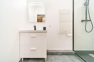 Large bright loft 6 people near Saxe-Gambetta