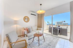 2 BDR Apartment in the Heart of Los Gigantes