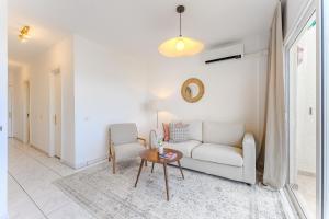 2 BDR Apartment in the Heart of Los Gigantes