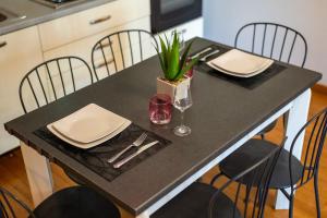 Private terrace & 2 bedrooms near Bosco Verticale