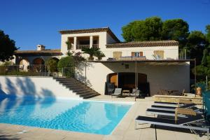 Grande villa familiale vue mer avec piscine - domaine privé à St Cyr sur Mer