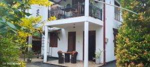 Villa Tharu Hikkaduwa