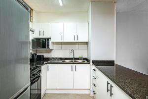 Coastal Bliss, 3BR Umhlanga Apartment With Ocean View