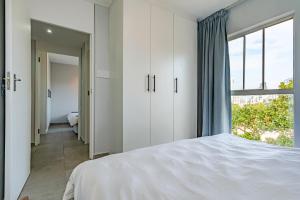 Coastal Bliss, 3BR Umhlanga Apartment With Ocean View