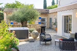 Secret dUzès - Le Duché - Piscine chauffée et Jacuzzi