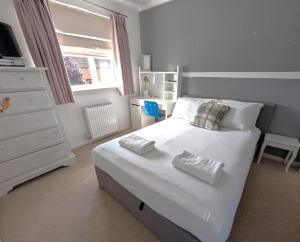 Chichester House I Free Parking I Nearby Beaches I Chichester Holiday Properties