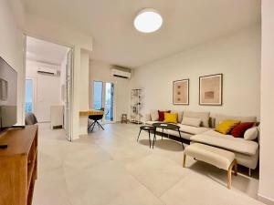 New 1BR Apt modern and light