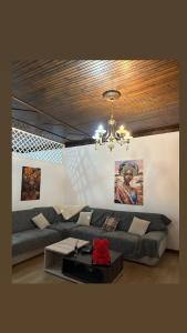 Kanakakis home