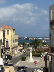 Kanakakis home