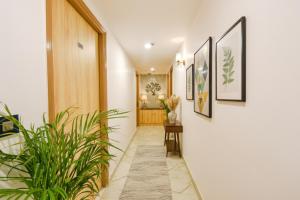 FabHotel Tree House - Nr Yashobhoomi Convention Centre