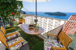 Apartments and Room Lora