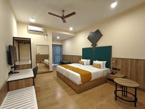 Tuskers Hill Banquets by Poppys - Anaikatti