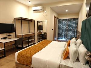 Tuskers Hill Banquets by Poppys - Anaikatti