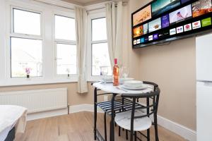 Open Mind Property - Studio Perfect for 3