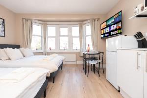 Open Mind Property - Studio Perfect for 3