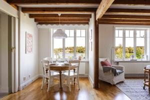 Lakefront Getaway in Hagaparken Central Stockholm