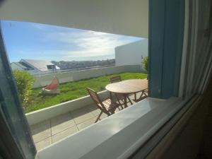 Appartement au face port avec grande terrasse