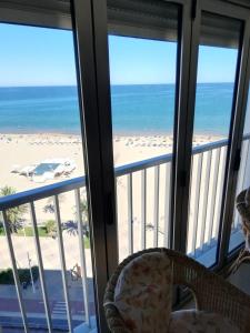 Studio 1st line with sea views and pool in Gandia playa