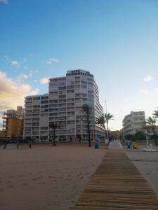 Studio 1st line with sea views and pool in Gandia playa