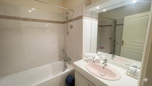 Appartement lumineux avec terrasse & piscine