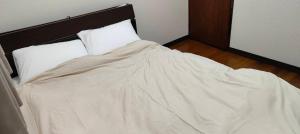 A forest guesthouse with barbecue facilities