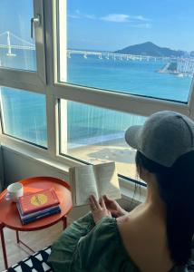 Entire Studio Apartment - Busan Gwangalli Beachfront Bliss 광안리 드림홈