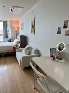 Entire Studio Apartment - Busan Gwangalli Beachfront Bliss 광안리 드림홈