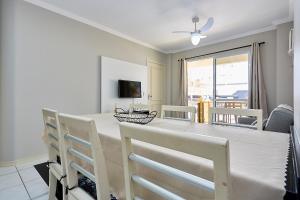 1138 Lindo apto 2 dormitórios Bombinhas Centro 50 m da Avenida e Praia