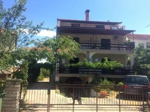 Apartments Radulović - Sveti Filip i Jakov