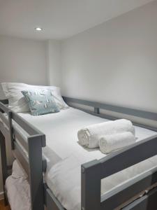 Towan Valley, Porthtowan - Coastal 3 Bedroom Eco-Home with Hot Tub