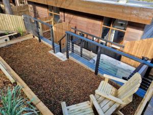 Towan Valley, Porthtowan - Coastal 3 Bedroom Eco-Home with Hot Tub