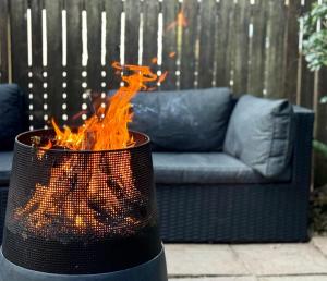 3 Bed Townhouse with Games Room, 5 min walk to the beach