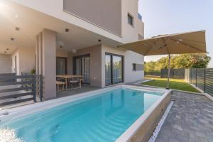 Villa Loreta near Fažana for 7 plus 1 people with luxury private jacuzzi only 600 meters from sea