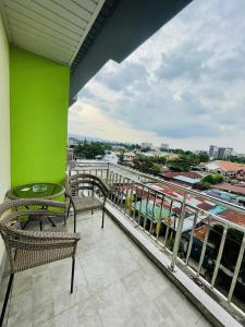 Sheryll Escapes - La Grande Phase 2-514, 1 bedroom with balcony, Netflix & WiFi