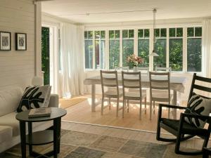 Traditional Cottage Near Linnés Råshult