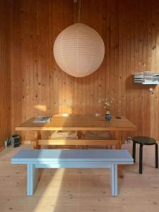 Modern 80S Holiday Home With A Wild Garden