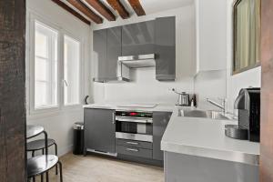 Appartement Typiquement Parisien